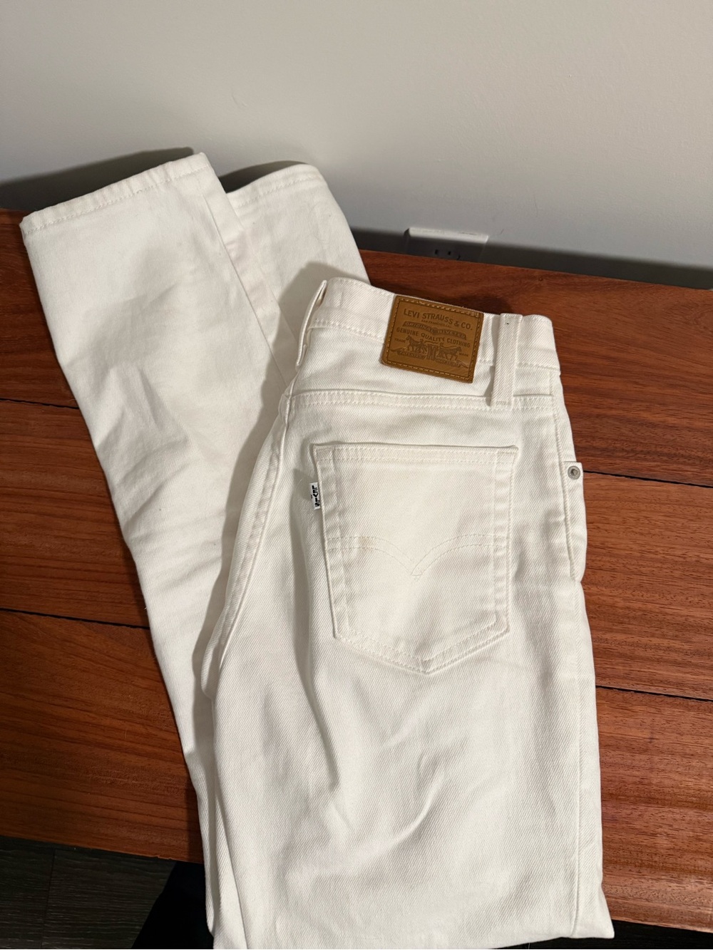 Levi's White Slim Men's Jeans with Leather Patch